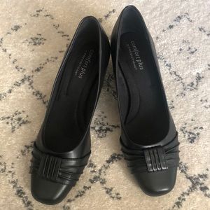 Women’s closed toe black formal heels